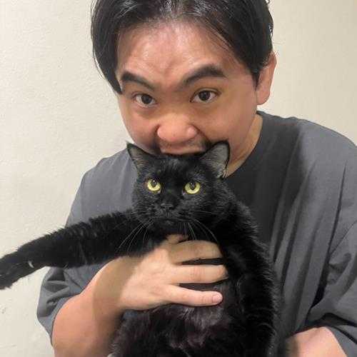 低成本小哥COS迷宫饭伊津津美：但是自家猫猫